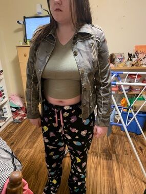 Women’s Utility Jacket in Olive Camo. Size M